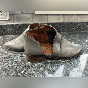 Lucky Brand Boots Size 9 Prucella Cut Out Ankle Booties Studded Gray Leather